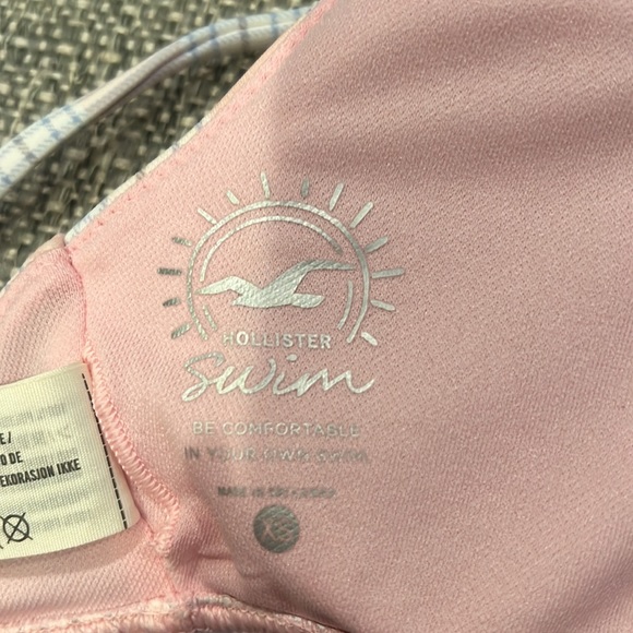 Hollister swim top in pink. - Picture 3 of 3